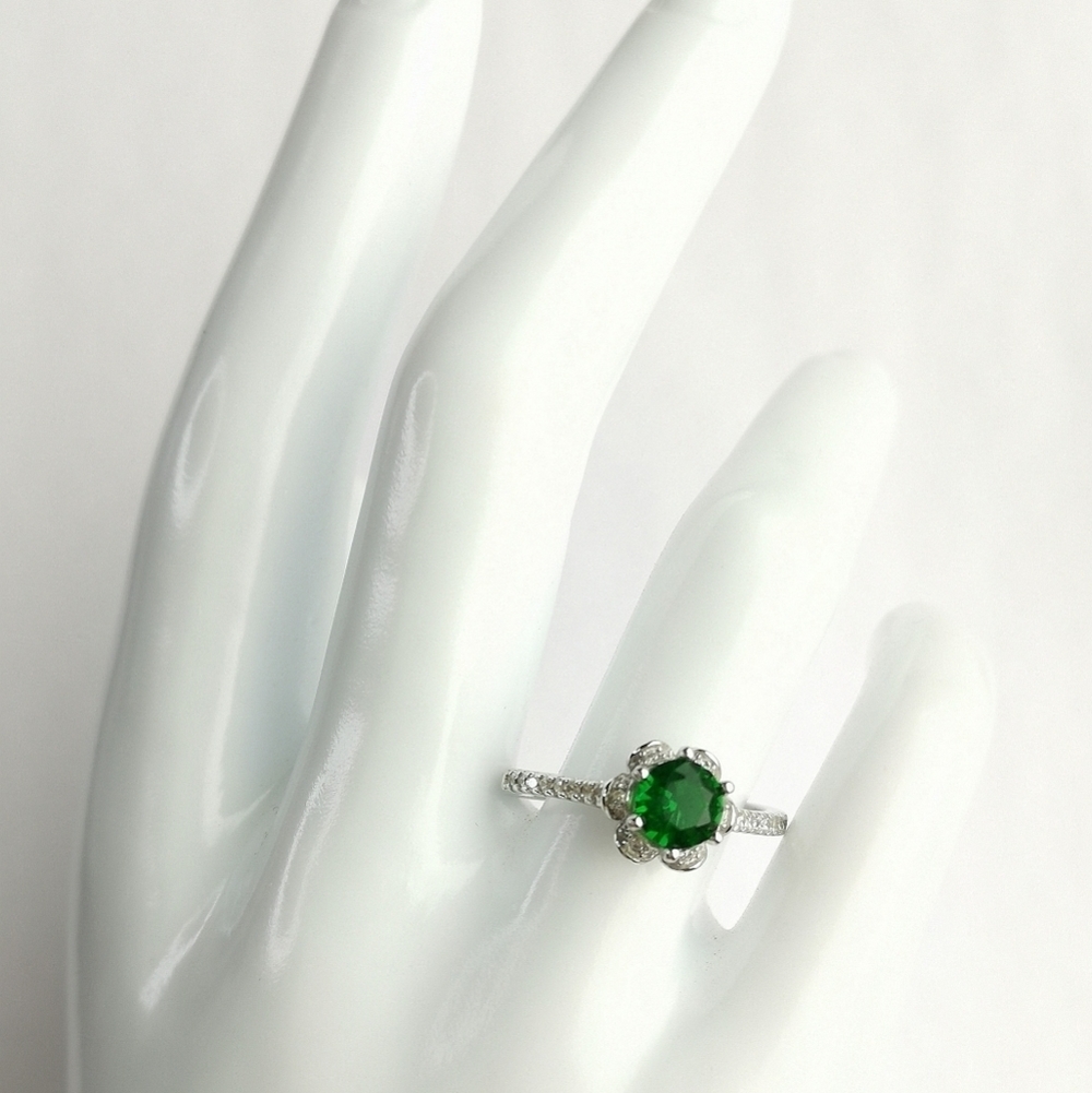 Emerald CZ cocktail ring 14k white gold size 8 - Picture 2 of 7